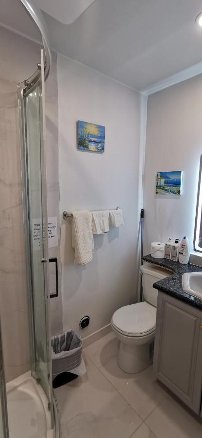 Private Suite With Separated Entrance 리치먼드 외부 사진